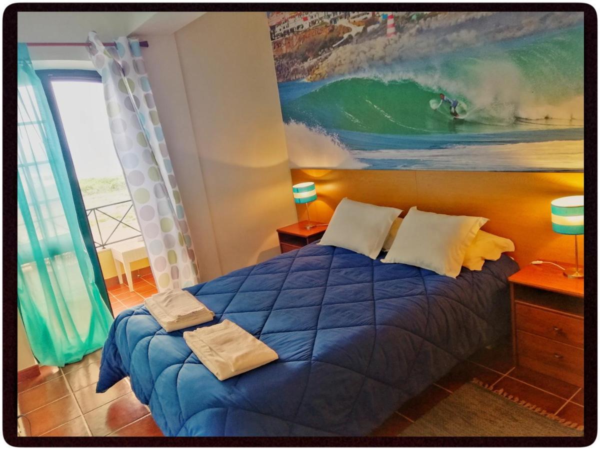 Supertubos Beach Hostel Atouguia Da Baleia Buitenkant foto