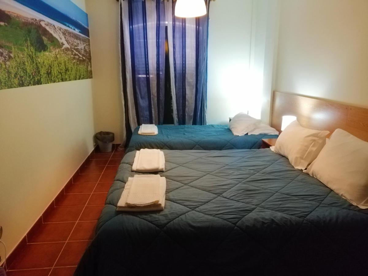 Supertubos Beach Hostel Atouguia Da Baleia Buitenkant foto