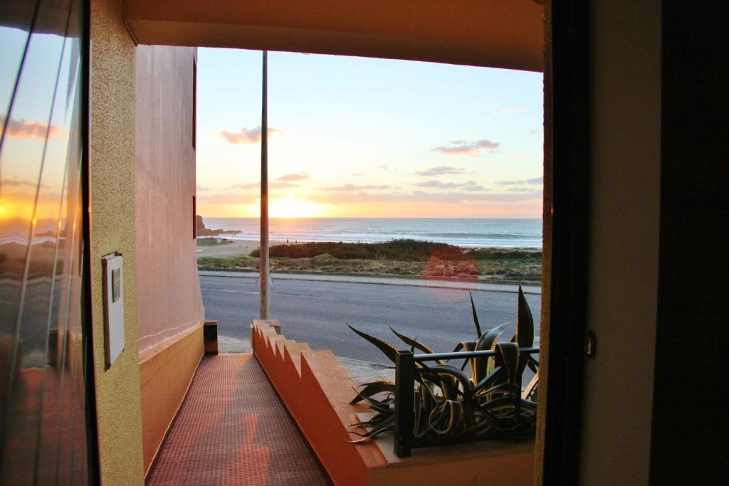 Supertubos Beach Hostel Atouguia Da Baleia Buitenkant foto