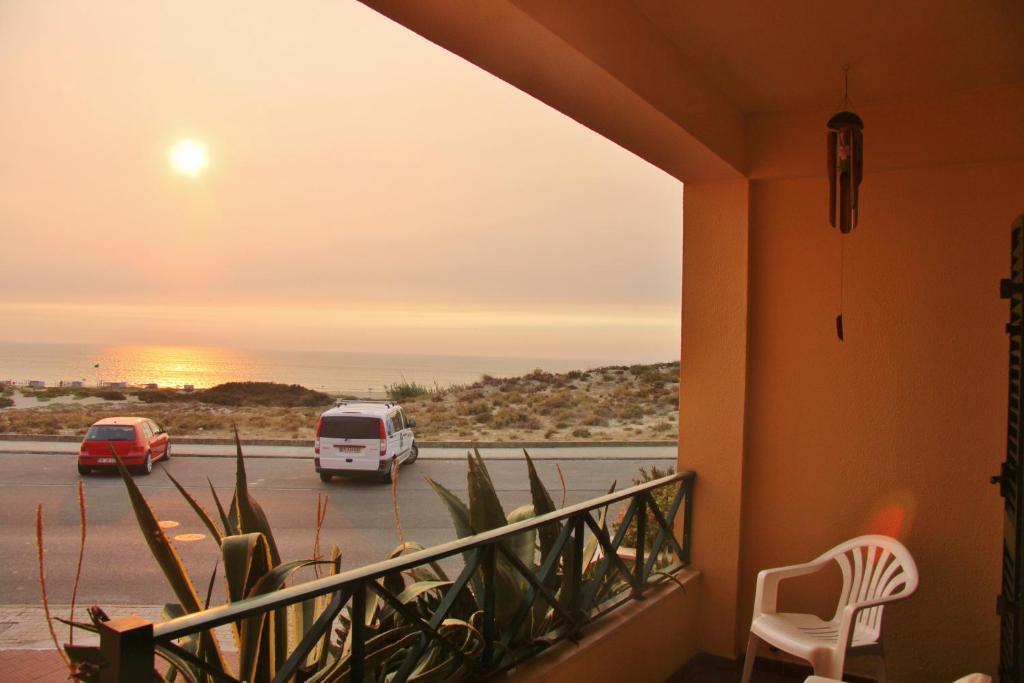 Supertubos Beach Hostel Atouguia Da Baleia Buitenkant foto