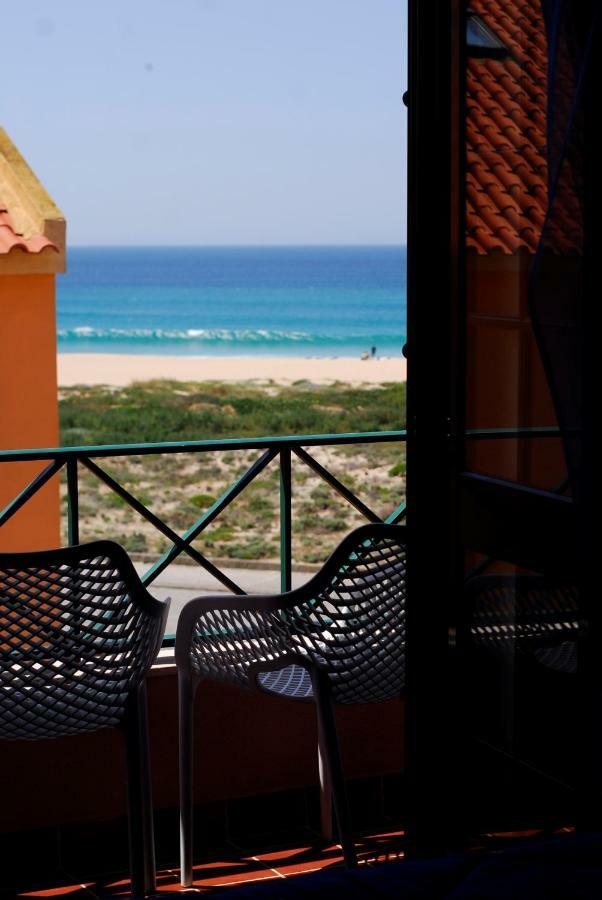 Supertubos Beach Hostel Atouguia Da Baleia Buitenkant foto